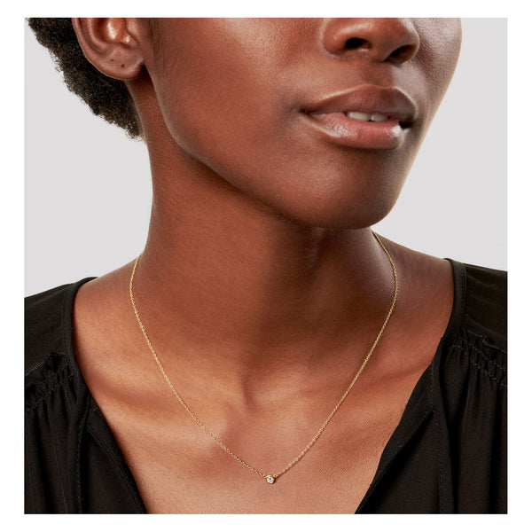 Single Diamond Pendant in Yellow Gold